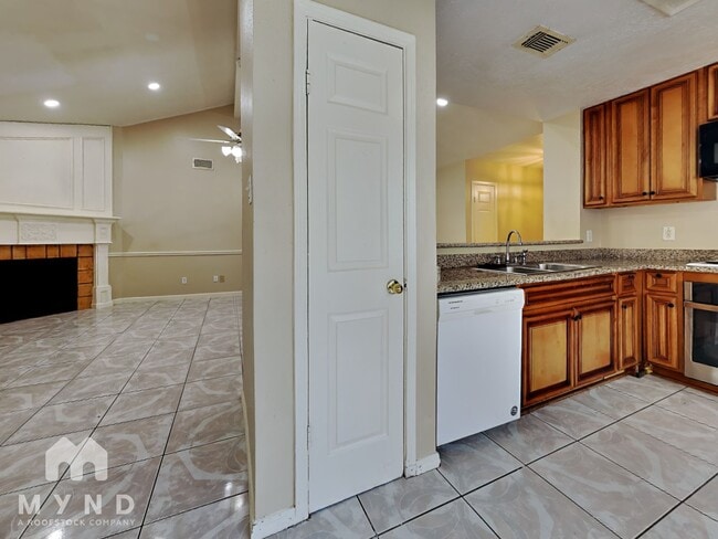 Building Photo - 10303 Appleridge Dr