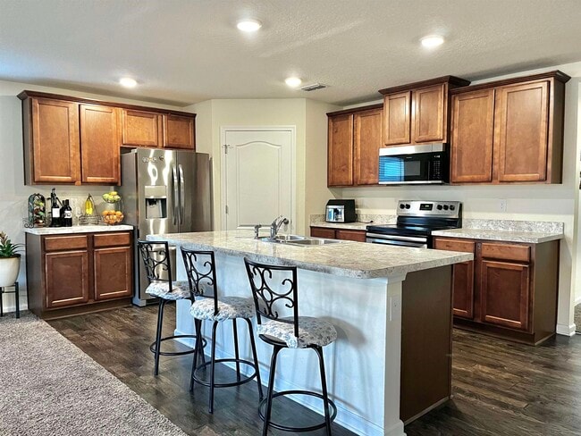 Building Photo - 124 Cody St