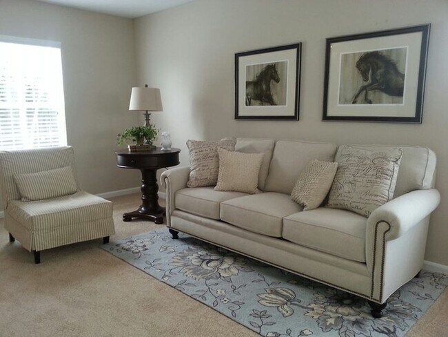 Foto del edificio - Now Leasing 2 Bedroom 1.5 Bath Condo Locat...