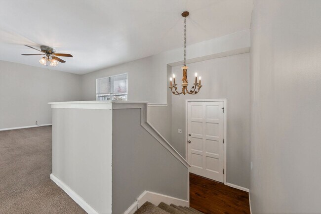 Foto del edificio - Quiet Cul-de-Sac Home with Bonus Room & Big Backyard!