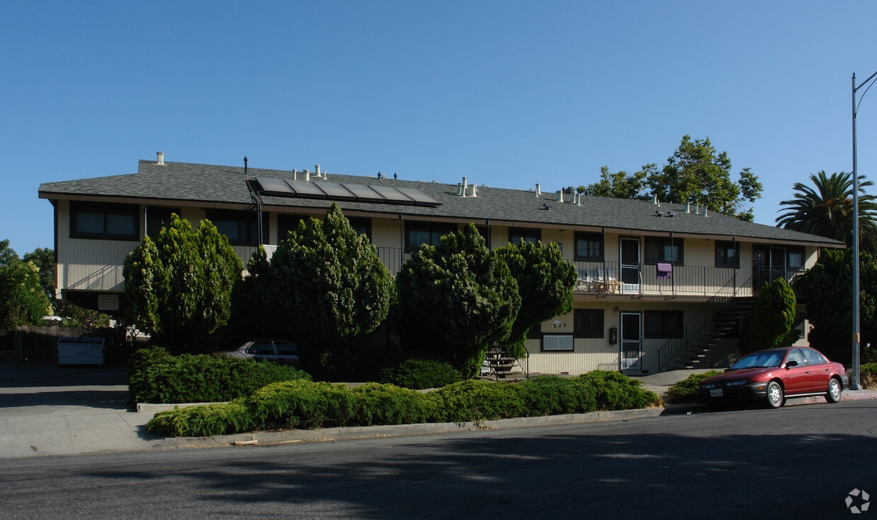 Building Photo - 225 Goodyear St