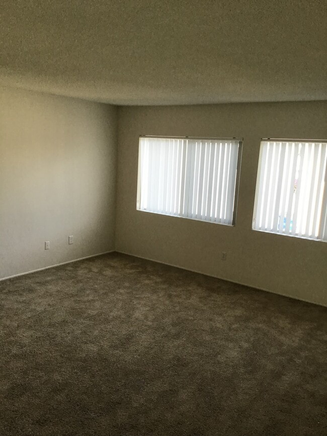 Building Photo - 16924 Crenshaw Blvd