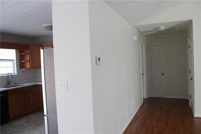 Foto del edificio - 3755 Fern Creek Dr