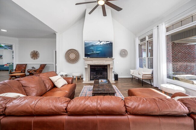 Foto del edificio - 488 Lakeside Ln