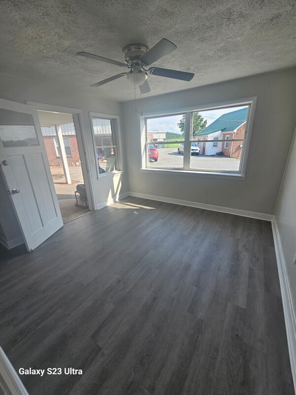 Foto del edificio - 15427 Buck Valley Rd