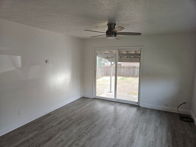 Foto del edificio - 1715 Sheridan St