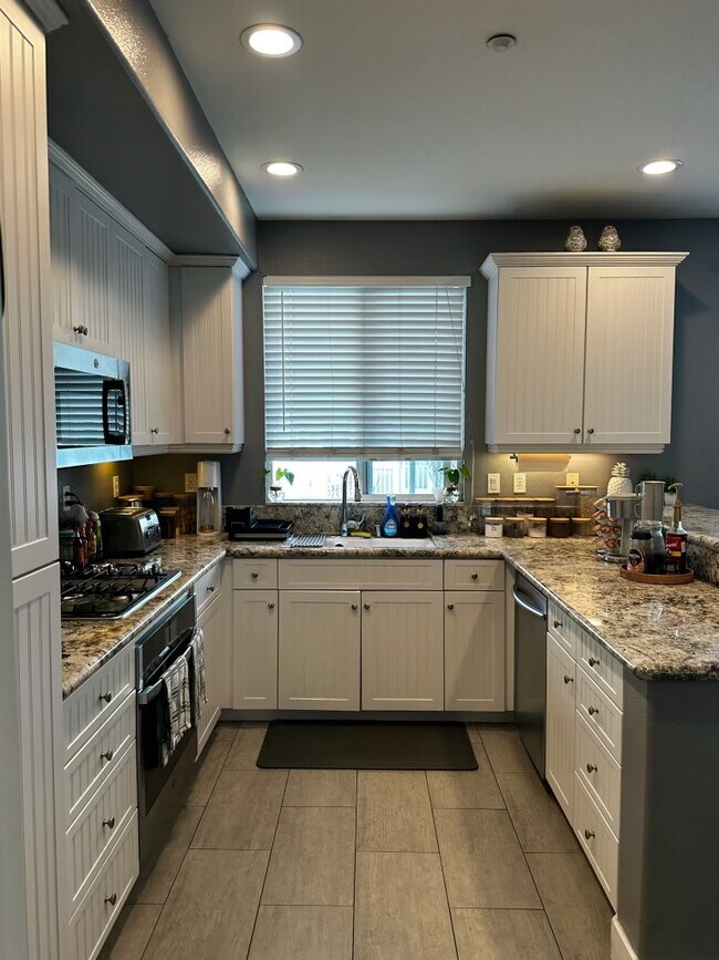 Foto del edificio - 2982 Shoreline Cove Ct