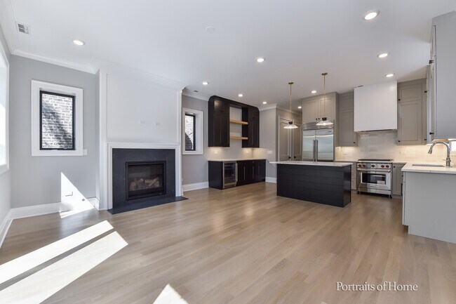 Foto del edificio - 2135 N Lakewood Ave