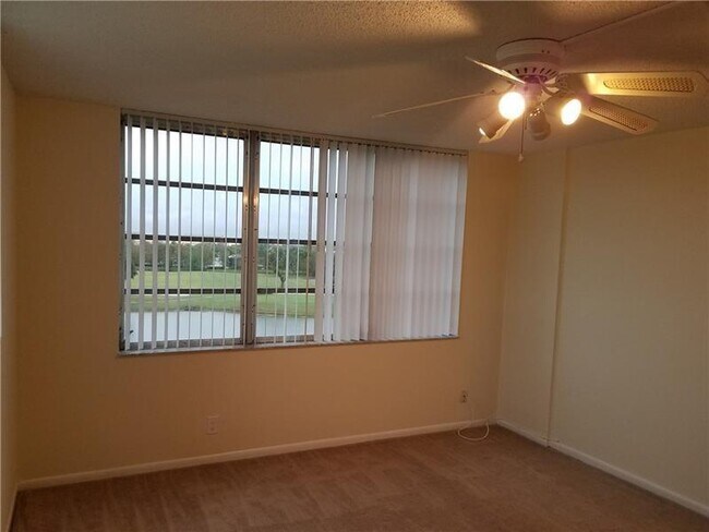 Building Photo - 3300 W Rolling Hills Cir