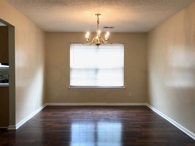 Building Photo - 9828 Aventide Ln