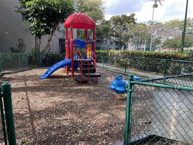 Foto del edificio - 1865 Palm Cove Blvd