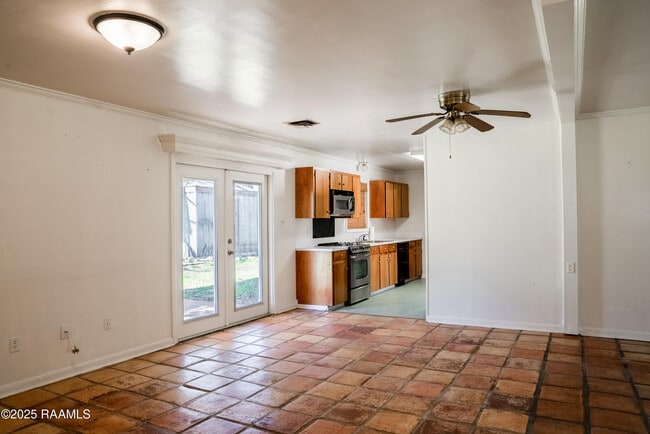 Building Photo - 213 Birch Dr