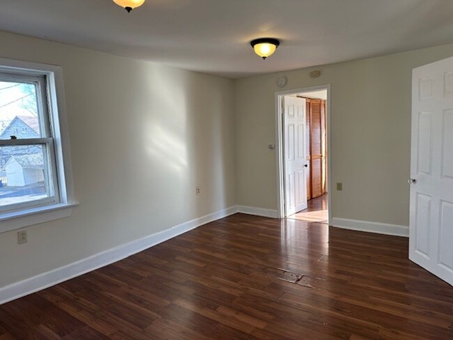 Foto del edificio - 2nd Flr 1BR Rear Apt W/ Garage/Storage Loc...