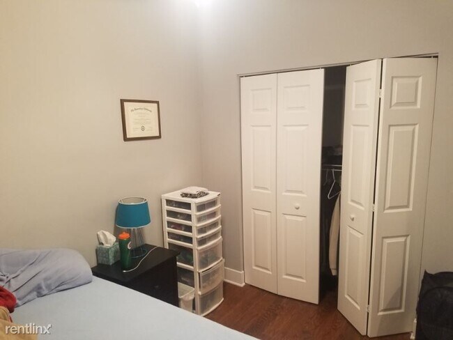 Foto del edificio - 1 br, 1 bath Apartment - 928 W George St