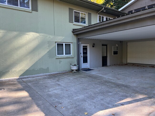 Bottom Entrance - 1203 Presidential Dr