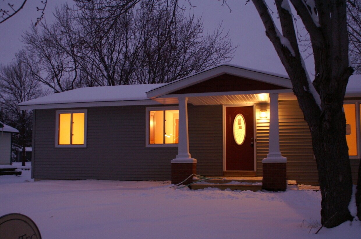 711 Nevada Ave, New Richmond, WI 54017 House Rental in New Richmond