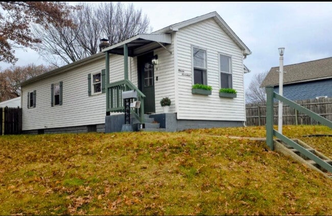 Building Photo - 1117 N Iowa St