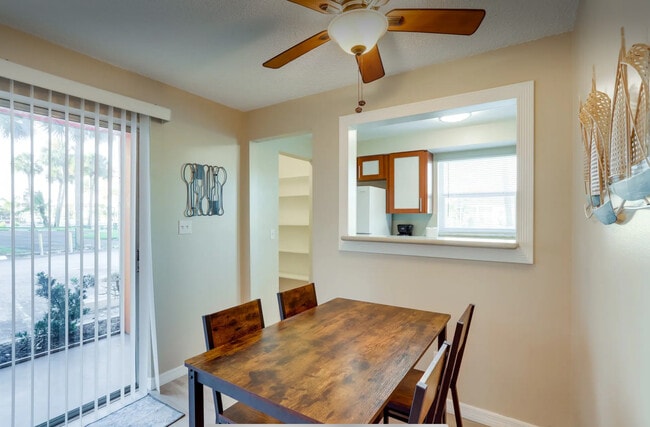 2/1 Dining Area - Redington Retreat
