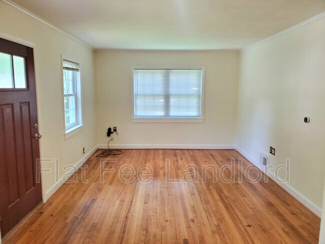 Foto del edificio - 7129 Oakland Ave