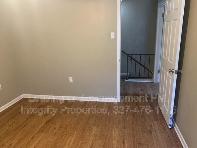 Building Photo - 403 Fox Run Ave