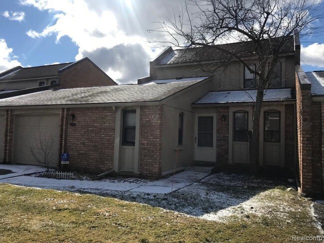 2957 Moon Lake Dr West Bloomfield Township Mi 48323 Condo For Condos Michigan West Bloomfield 2957 Moon Lake Dr Primary Photo