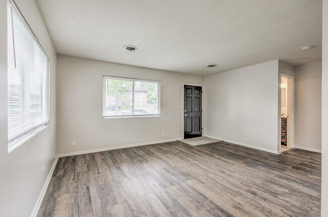 Building Photo - 2303 Sears Ct