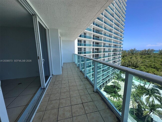 Building Photo - 100 Bayview Dr