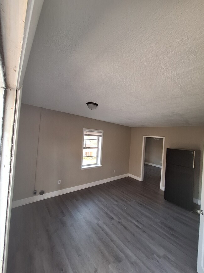 Building Photo - 1107 N Columbia Ave