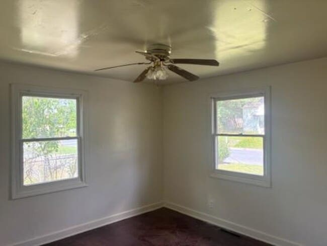 Building Photo - 2 Bedroom 1 Bathroom House