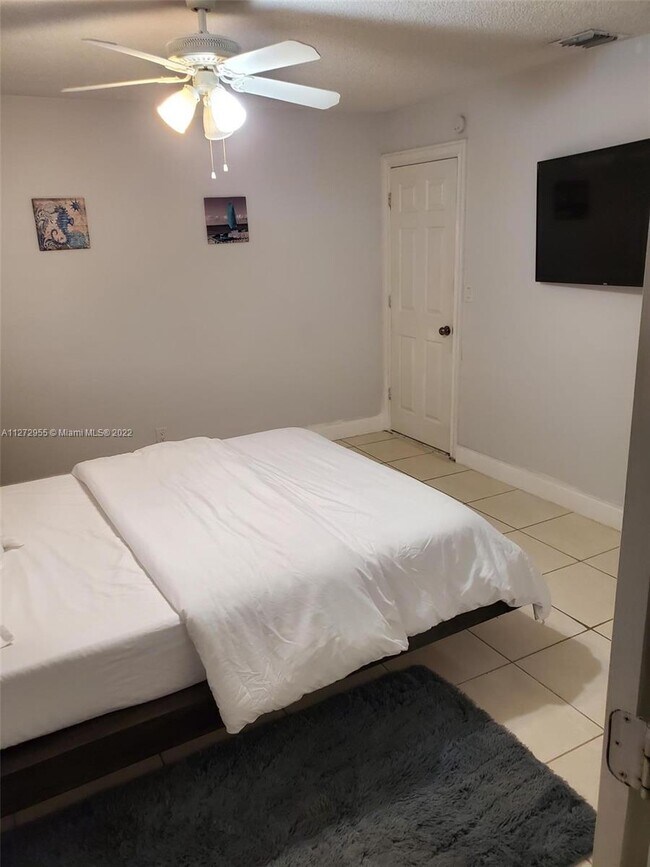 Building Photo - 2180 NW 70th Ave