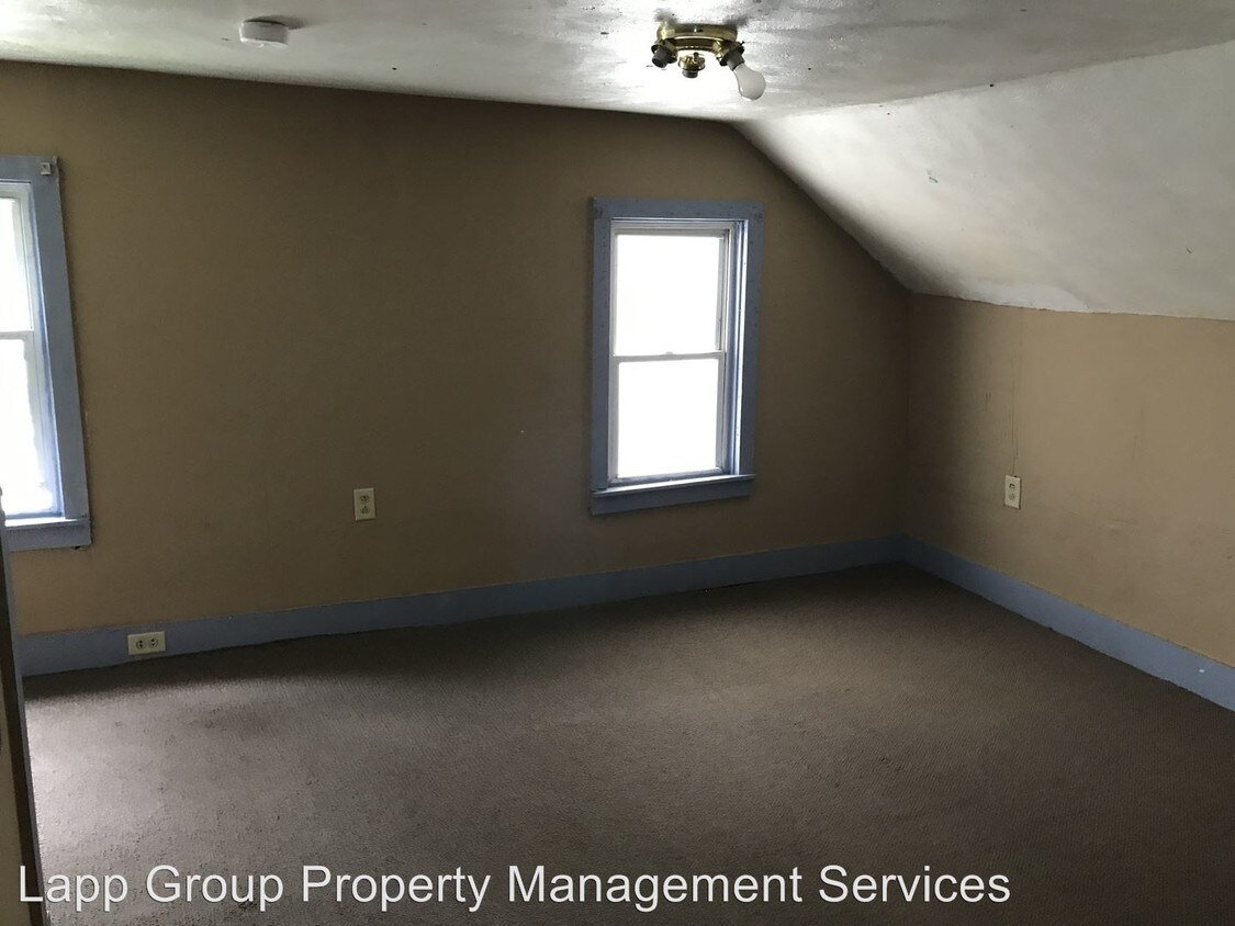 Building Photo - 1853 Loree Rd