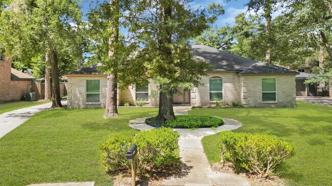 Building Photo - 2123 Lakeville Dr