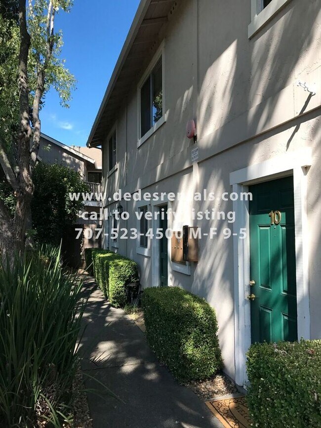 TwoStory townhouse in Larkfield/Wikiup area! House for Rent in