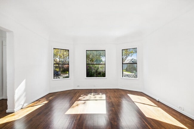 Foto del edificio - 1033 Central Ave