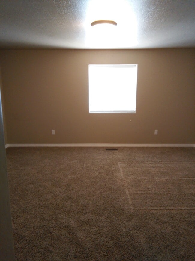 Building Photo - 3 Bedroom, 2.5 Bathroom Twin Home in Gemin...