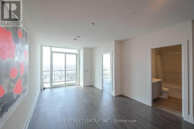 Building Photo - 80 Vanauley St