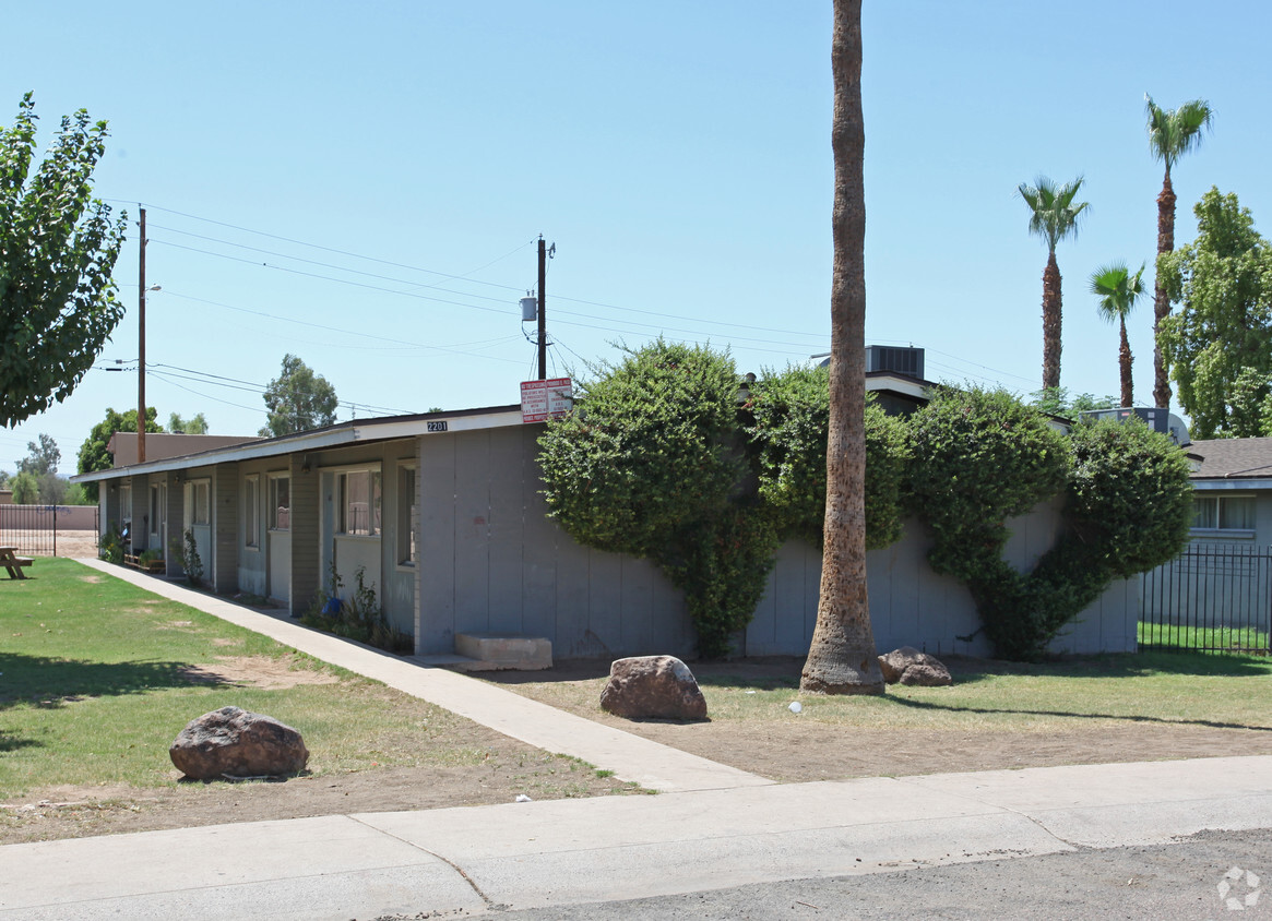 Primary Photo - Green Lake Apartments