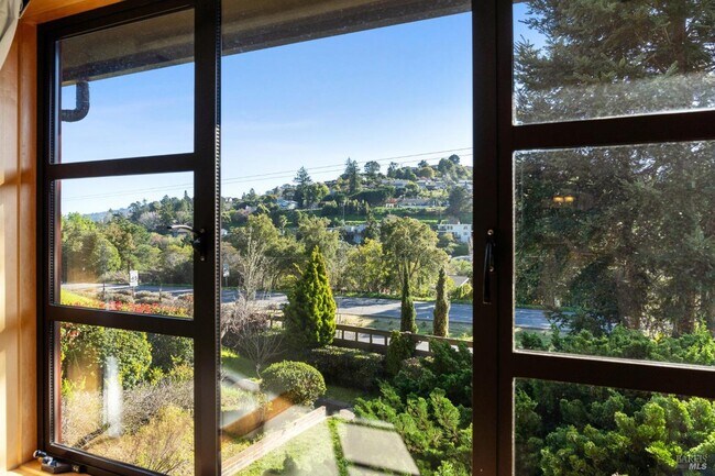 Building Photo - 141 Tiburon Blvd