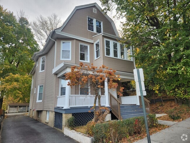 Building Photo - 68 Llewellyn Ave