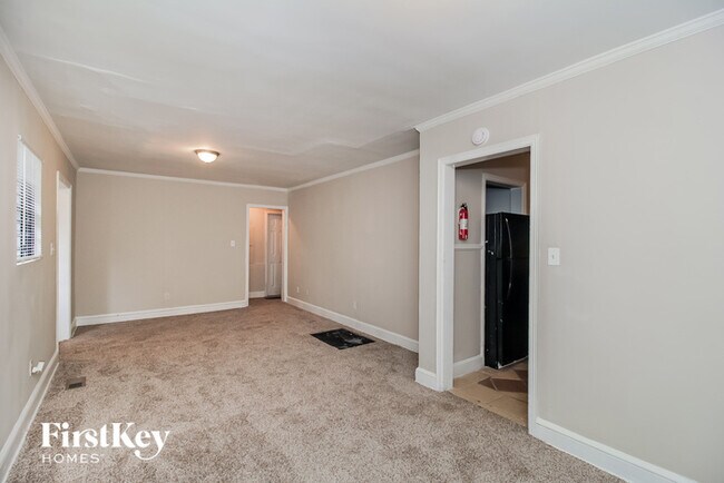 Building Photo - 1524 Pineview Terrace SW