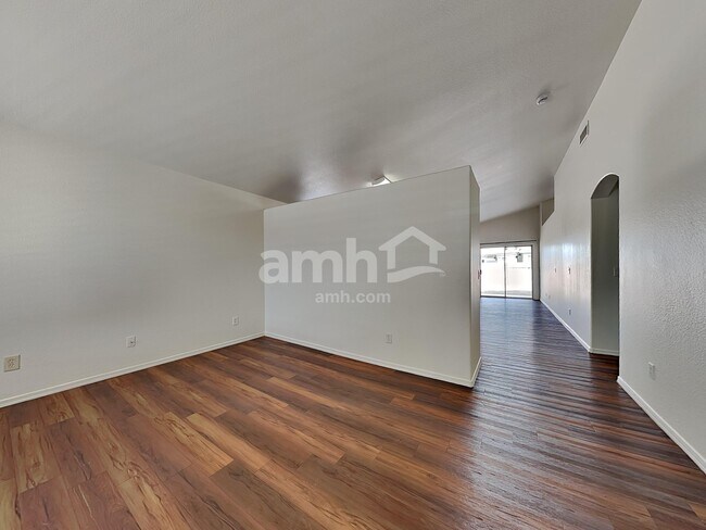 Foto del edificio - 8208 W Apache St