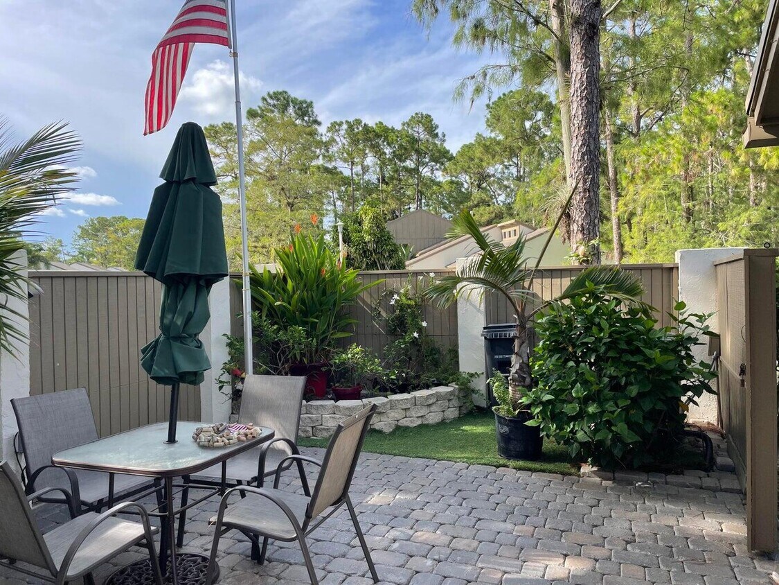 Foto principal - 247 Wood Dale Dr