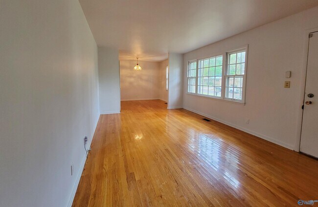 Foto del edificio - 3315 Charleston Ave NW