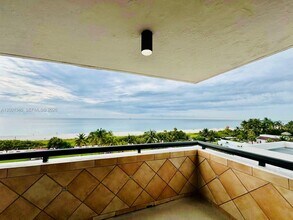 Building Photo - 2555 Collins Ave