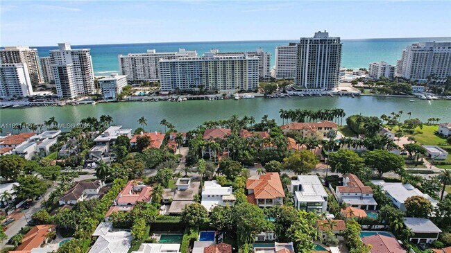 Foto del edificio - 5650 Pine Tree Dr