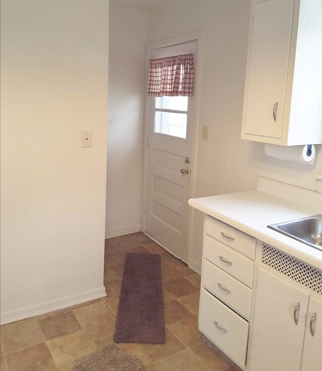 Foto del edificio - 2 Bedroom Single Family Home in Elkhart!