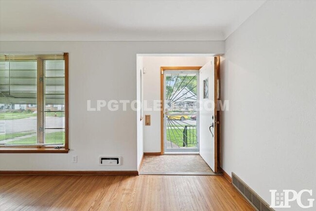 Building Photo - 3132 Mulberry St