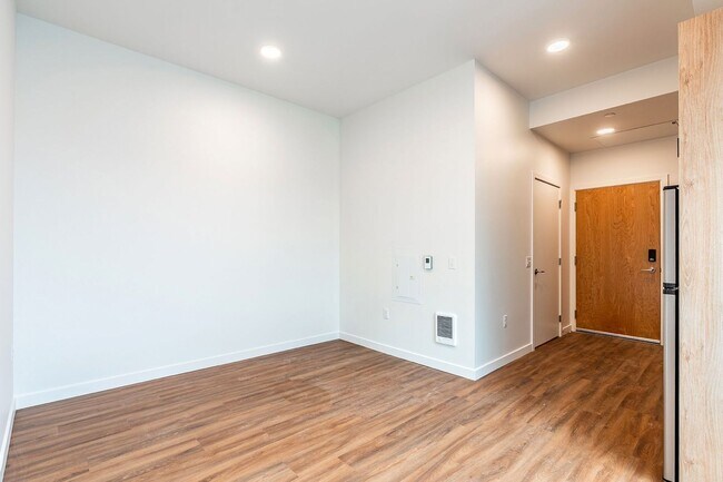 Foto del interior - Atrium - Welcome to South Seattle’s Newest Modern Living Experience — Steps From the Light Rail