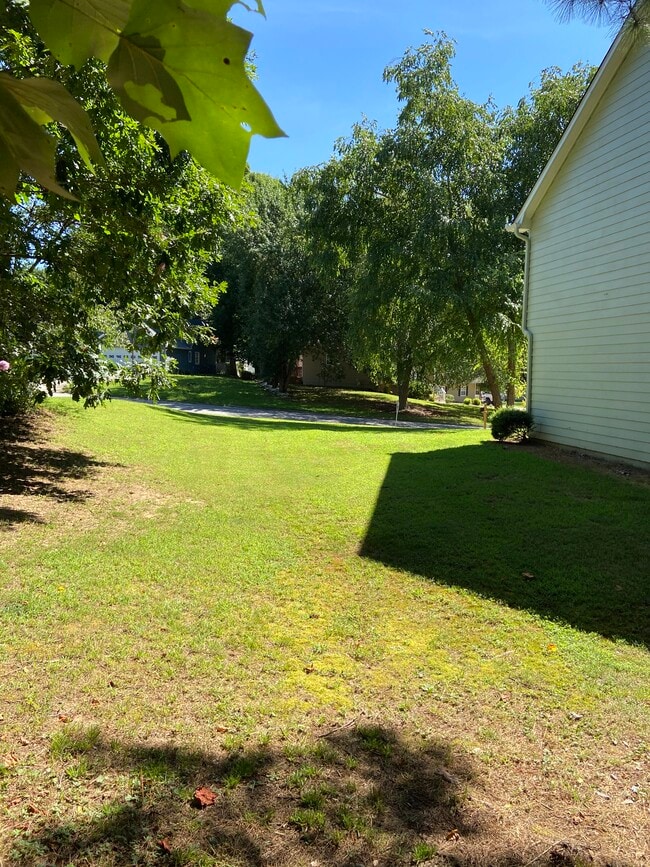 Side yard - 535 Elizabeth Heights NE