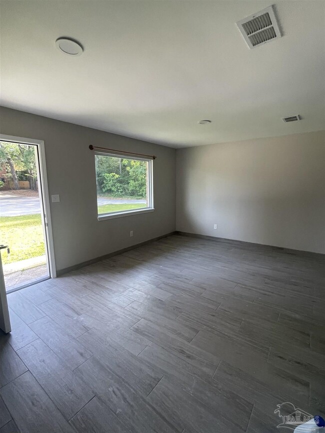 Foto del edificio - 7240 Hilburn Rd